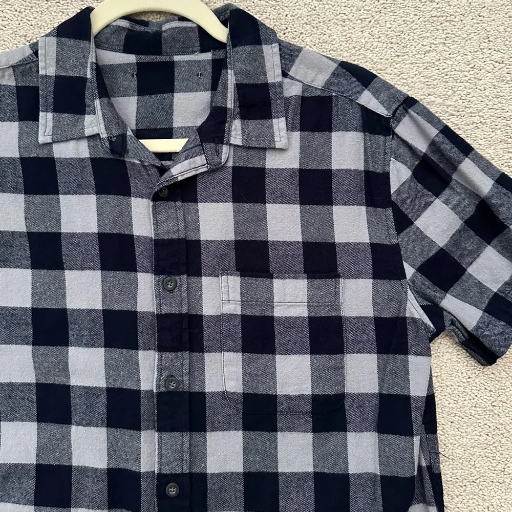 Navy Blue & Grey Buffalo Plaid Checkered Flannel Short Sleeve Button Down Shirt